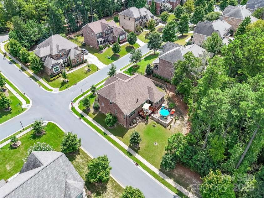16402 Doves Canyon Lane, Charlotte, NC 28278.  MLS# CAR4288120, YatesRealty ID 34546. 