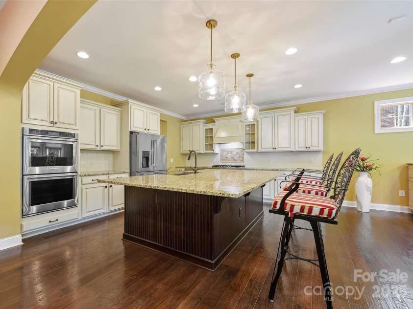 16402 Doves Canyon Lane, Charlotte, NC 28278.  MLS# CAR4288120, YatesRealty ID 34546. 