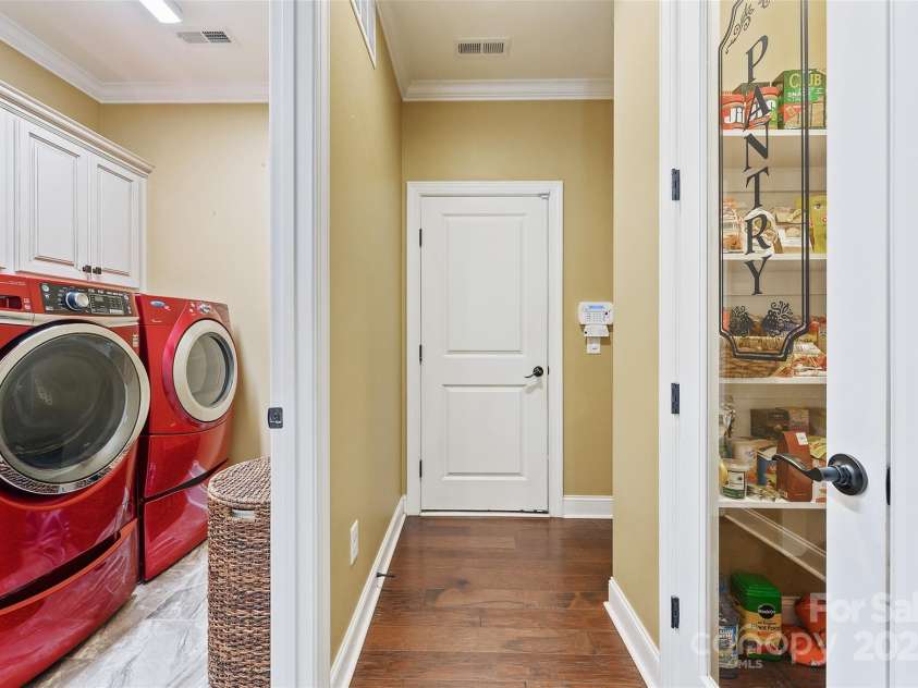 16402 Doves Canyon Lane, Charlotte, NC 28278.  MLS# CAR4288120, YatesRealty ID 34546. 