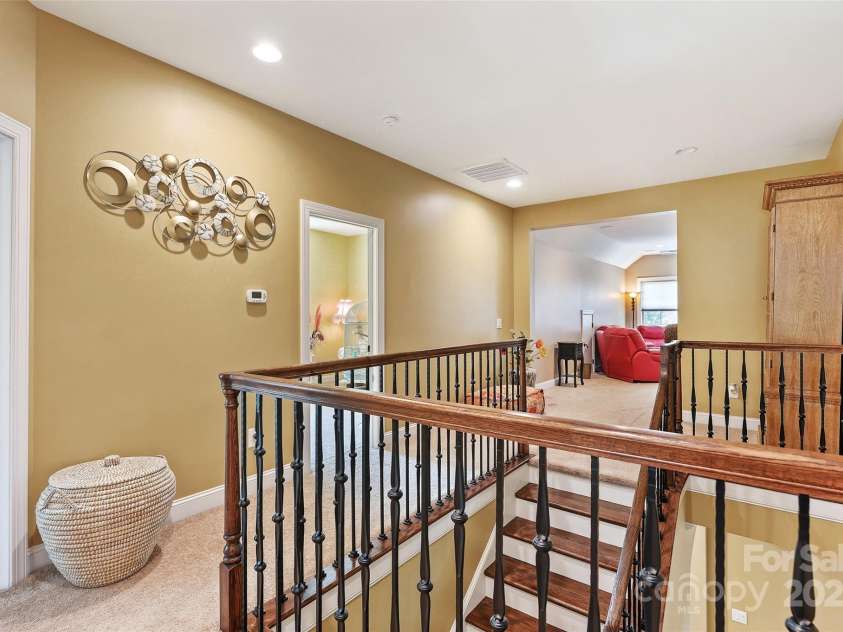 16402 Doves Canyon Lane, Charlotte, NC 28278.  MLS# CAR4288120, YatesRealty ID 34546. 