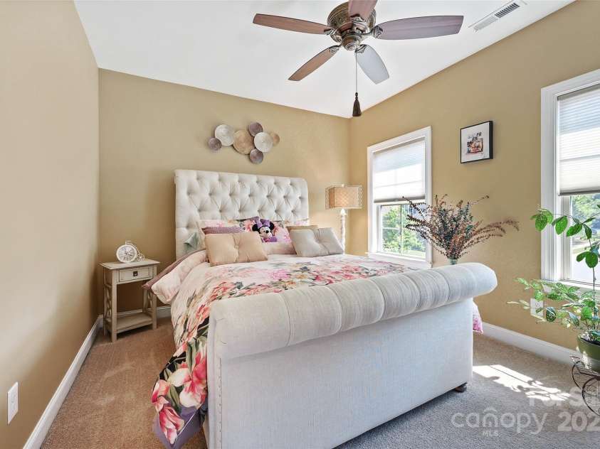 16402 Doves Canyon Lane, Charlotte, NC 28278.  MLS# CAR4288120, YatesRealty ID 34546. 