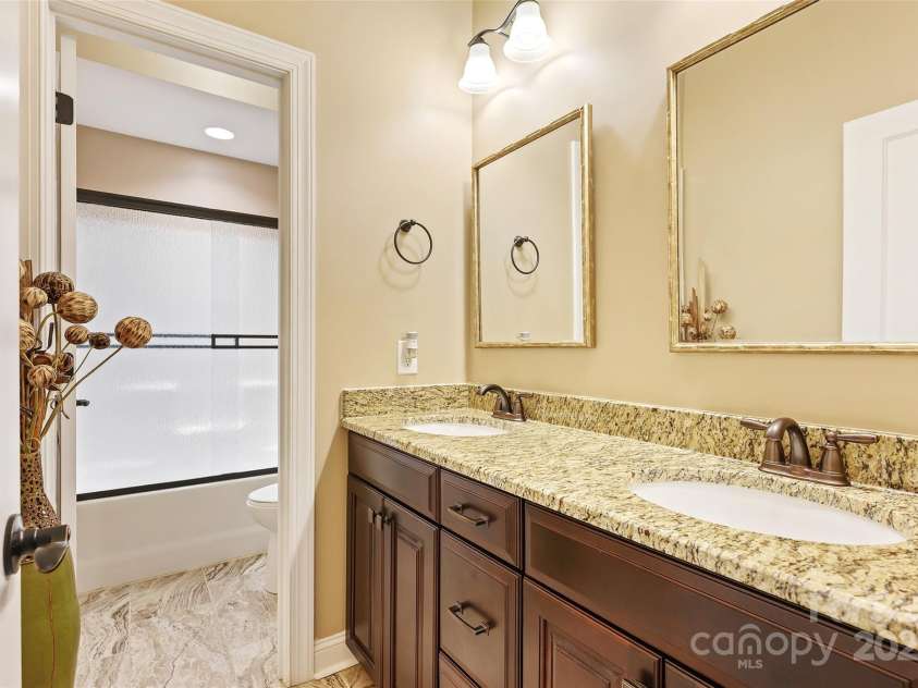 16402 Doves Canyon Lane, Charlotte, NC 28278.  MLS# CAR4288120, YatesRealty ID 34546. 