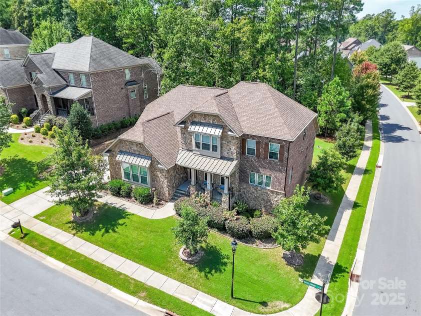 16402 Doves Canyon Lane, Charlotte, NC 28278.  MLS# CAR4288120, YatesRealty ID 34546. 