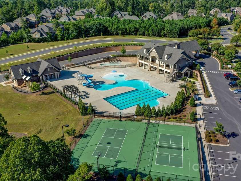 16402 Doves Canyon Lane, Charlotte, NC 28278.  MLS# CAR4288120, YatesRealty ID 34546. 