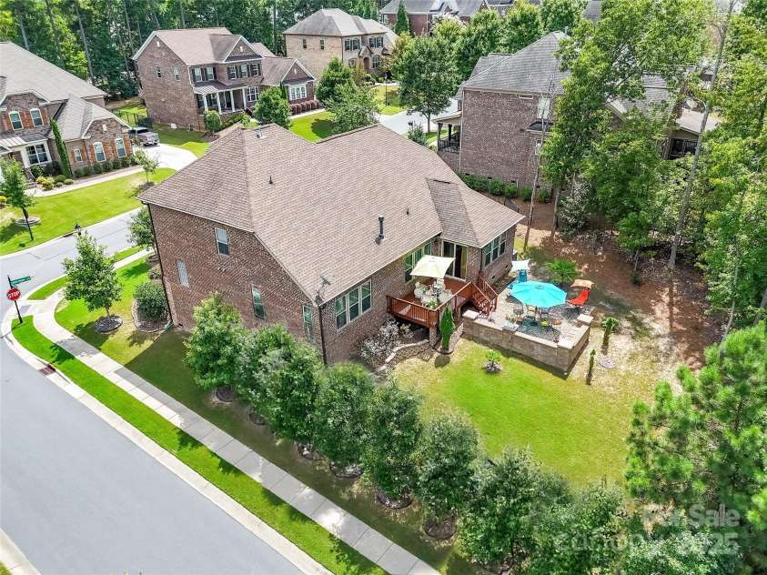 16402 Doves Canyon Lane, Charlotte, NC 28278.  MLS# CAR4288120, YatesRealty ID 34546. Trees along the side virtually added to give buyers an idea of what can be done 