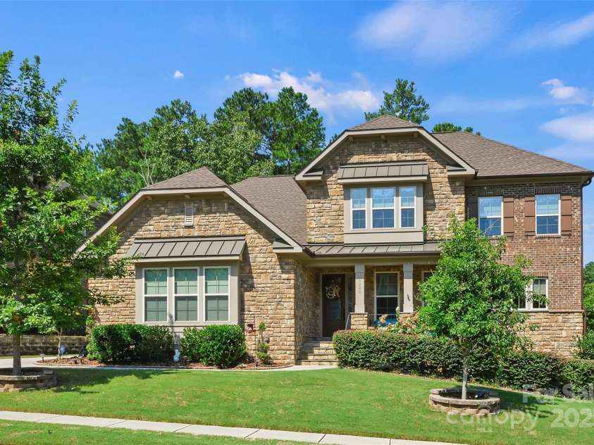 16402 Doves Canyon Lane, Charlotte, NC 28278.  MLS# CAR4288120, YatesRealty ID 34546. Welcome to 16402 Doves Canyon