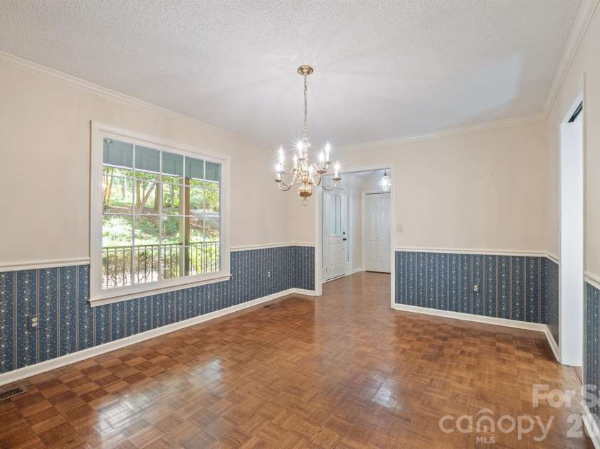 2150 9th Street, Hickory, NC 28601.  MLS# CAR4389727, YatesRealty ID 34548. 