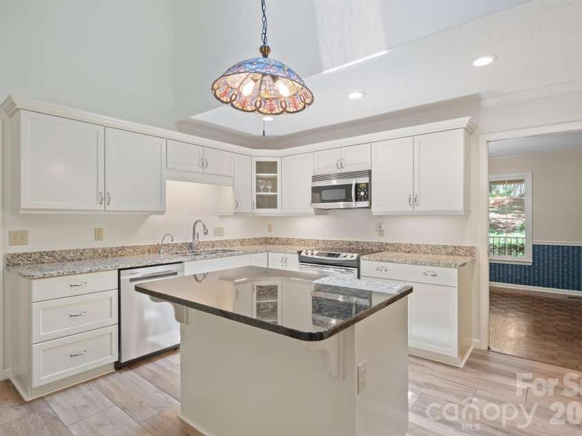 2150 9th Street, Hickory, NC 28601.  MLS# CAR4389727, YatesRealty ID 34548. 
