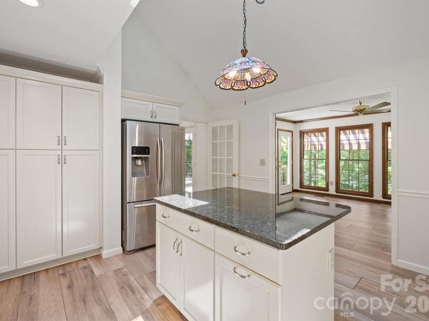 2150 9th Street, Hickory, NC 28601.  MLS# CAR4389727, YatesRealty ID 34548. 