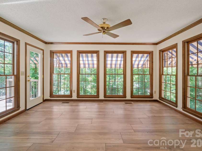 2150 9th Street, Hickory, NC 28601.  MLS# CAR4389727, YatesRealty ID 34548. 