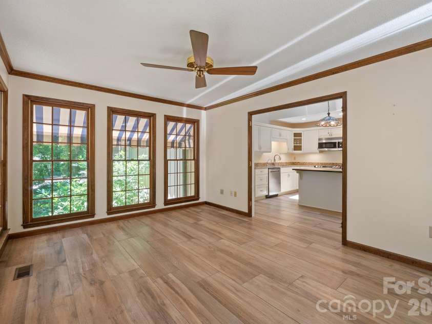2150 9th Street, Hickory, NC 28601.  MLS# CAR4389727, YatesRealty ID 34548. 
