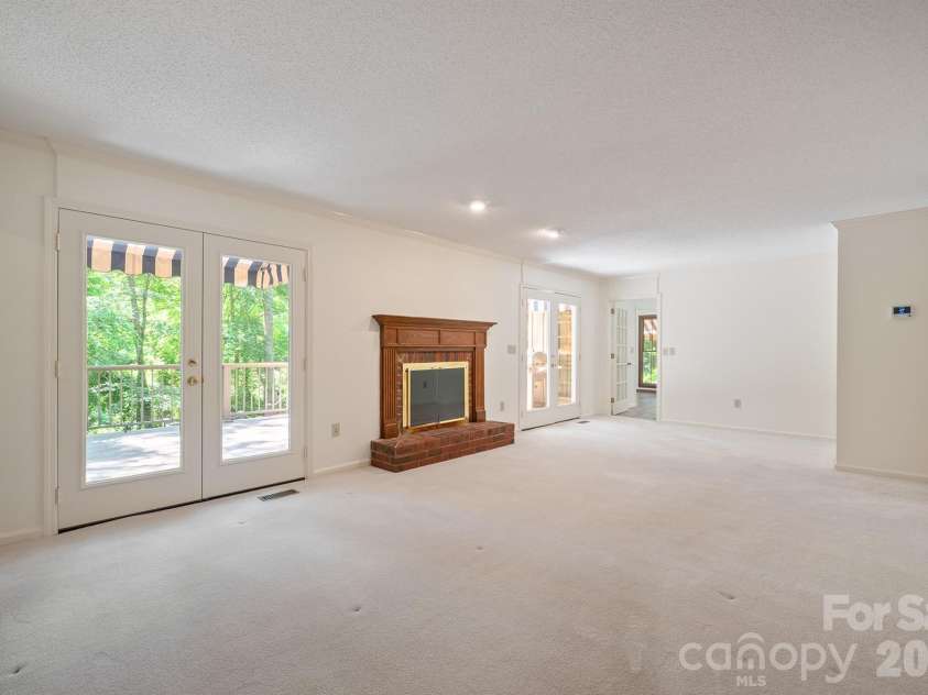 2150 9th Street, Hickory, NC 28601.  MLS# CAR4389727, YatesRealty ID 34548. 