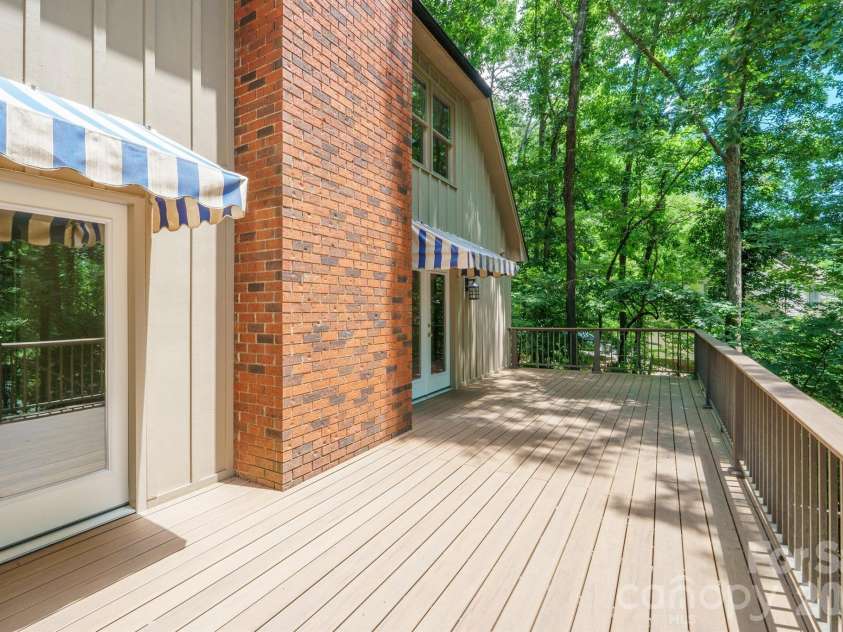 2150 9th Street, Hickory, NC 28601.  MLS# CAR4389727, YatesRealty ID 34548. 