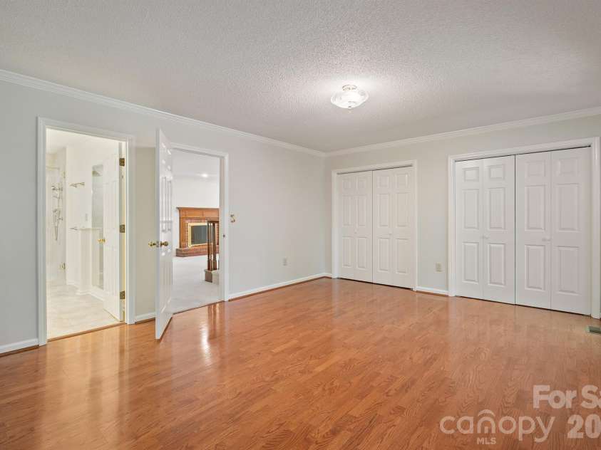 2150 9th Street, Hickory, NC 28601.  MLS# CAR4389727, YatesRealty ID 34548. 