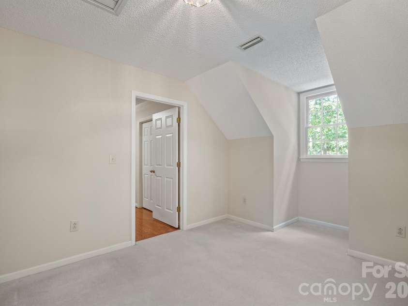2150 9th Street, Hickory, NC 28601.  MLS# CAR4389727, YatesRealty ID 34548. 
