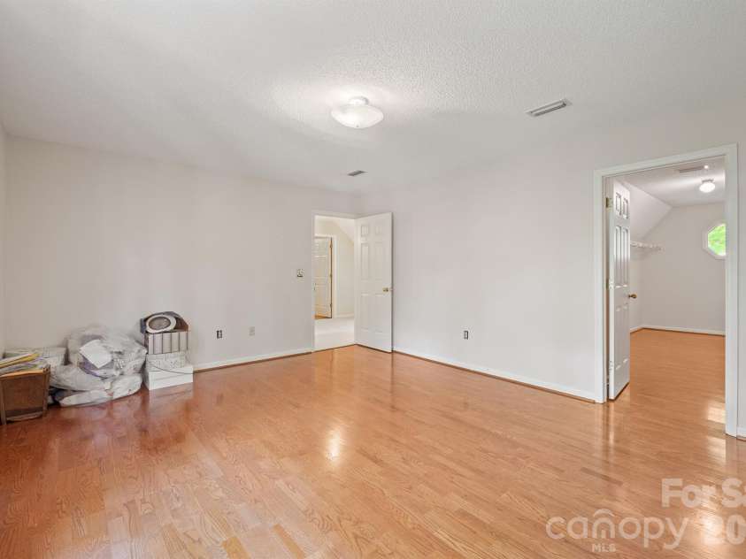 2150 9th Street, Hickory, NC 28601.  MLS# CAR4389727, YatesRealty ID 34548. 