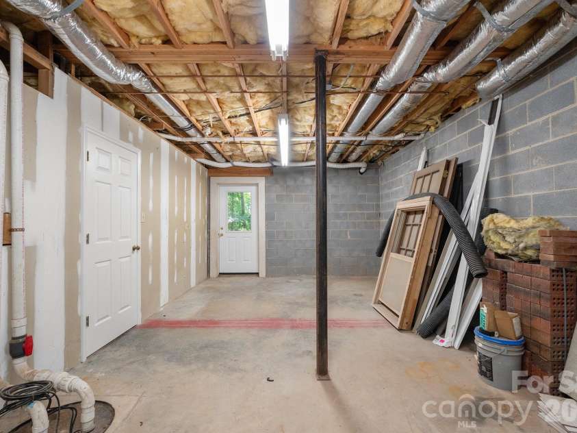 2150 9th Street, Hickory, NC 28601.  MLS# CAR4389727, YatesRealty ID 34548. 