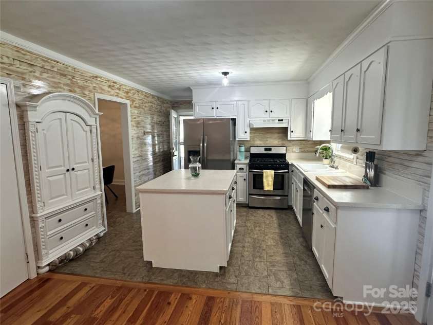 2309 Briarwood Street, Lenoir, NC 28645.  MLS# CAR4292016, YatesRealty ID 34548. 