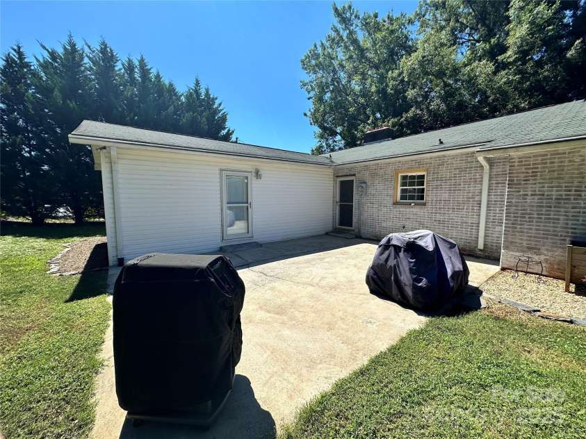 2309 Briarwood Street, Lenoir, NC 28645.  MLS# CAR4292016, YatesRealty ID 34548. 