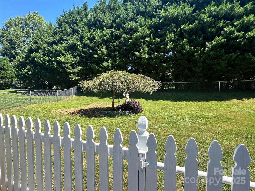 2309 Briarwood Street, Lenoir, NC 28645.  MLS# CAR4292016, YatesRealty ID 34548. 