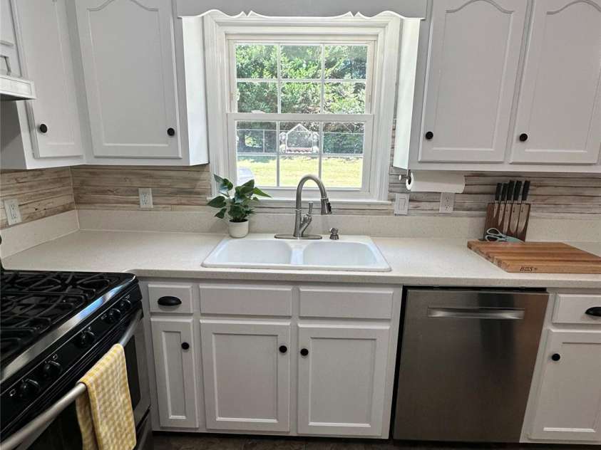 2309 Briarwood Street, Lenoir, NC 28645.  MLS# CAR4292016, YatesRealty ID 34548. Kitchen