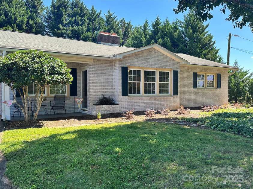 2309 Briarwood Street, Lenoir, NC 28645.  MLS# CAR4292016, YatesRealty ID 34548. Nice Curb Appeal!