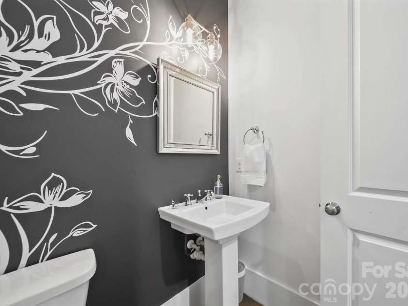 2828 Hillside Springs Drive, Charlotte, NC 28209.  MLS# CAR4337564, YatesRealty ID 3455. 