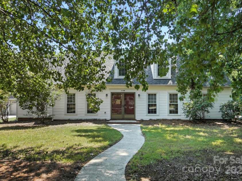 11100 Painted Tree Road, Charlotte, NC 28226.  MLS# CAR4278982, YatesRealty ID 34550. 
