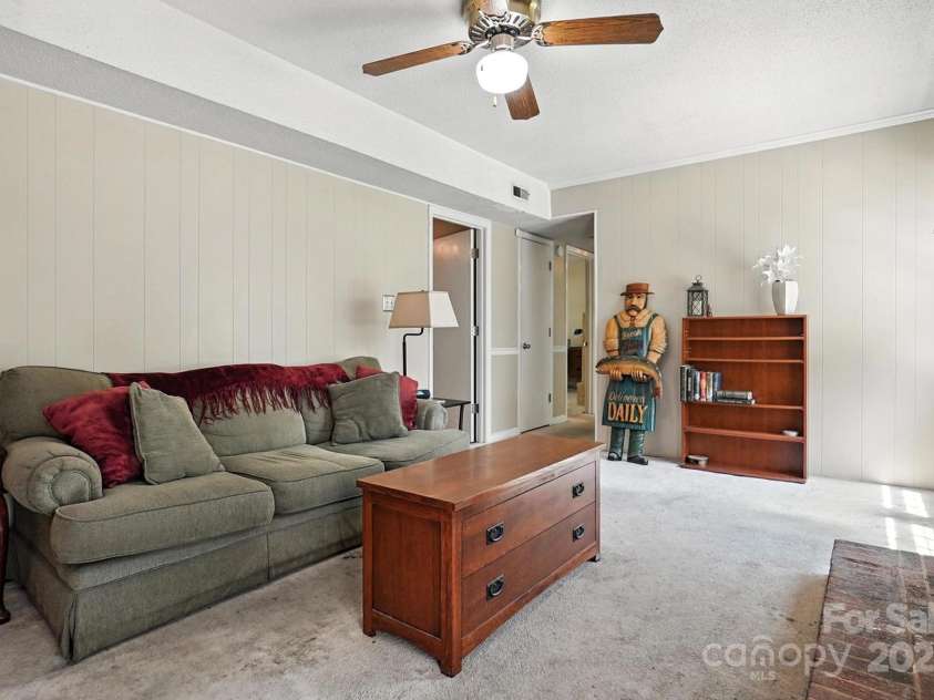 11100 Painted Tree Road, Charlotte, NC 28226.  MLS# CAR4278982, YatesRealty ID 34550. 