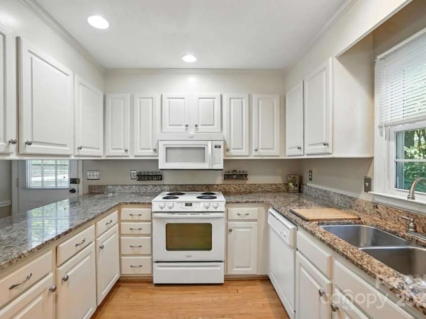 11100 Painted Tree Road, Charlotte, NC 28226.  MLS# CAR4278982, YatesRealty ID 34550. 