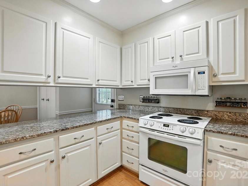 11100 Painted Tree Road, Charlotte, NC 28226.  MLS# CAR4278982, YatesRealty ID 34550. 
