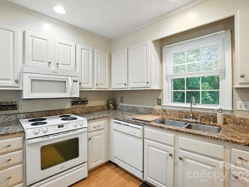 11100 Painted Tree Road, Charlotte, NC 28226.  MLS# CAR4278982, YatesRealty ID 34550. 