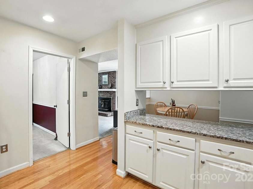 11100 Painted Tree Road, Charlotte, NC 28226.  MLS# CAR4278982, YatesRealty ID 34550. 