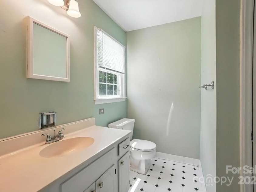 11100 Painted Tree Road, Charlotte, NC 28226.  MLS# CAR4278982, YatesRealty ID 34550. 