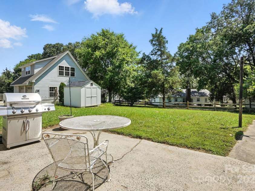 11100 Painted Tree Road, Charlotte, NC 28226.  MLS# CAR4278982, YatesRealty ID 34550. 