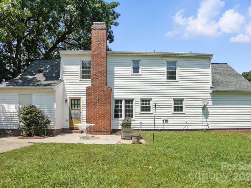 11100 Painted Tree Road, Charlotte, NC 28226.  MLS# CAR4278982, YatesRealty ID 34550. 