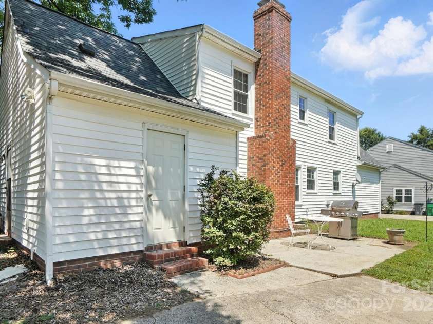 11100 Painted Tree Road, Charlotte, NC 28226.  MLS# CAR4278982, YatesRealty ID 34550. 