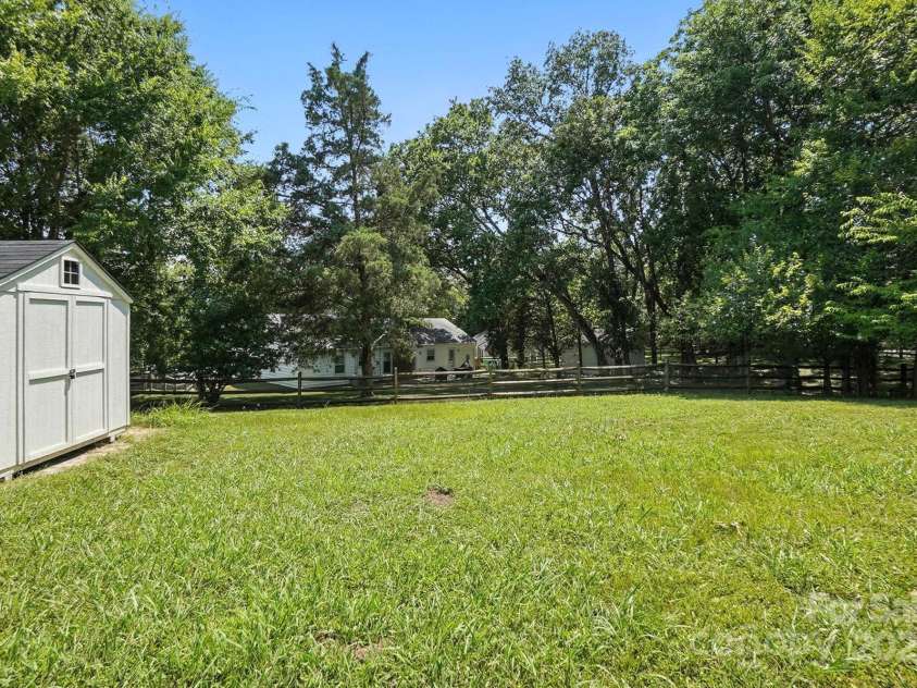 11100 Painted Tree Road, Charlotte, NC 28226.  MLS# CAR4278982, YatesRealty ID 34550. 