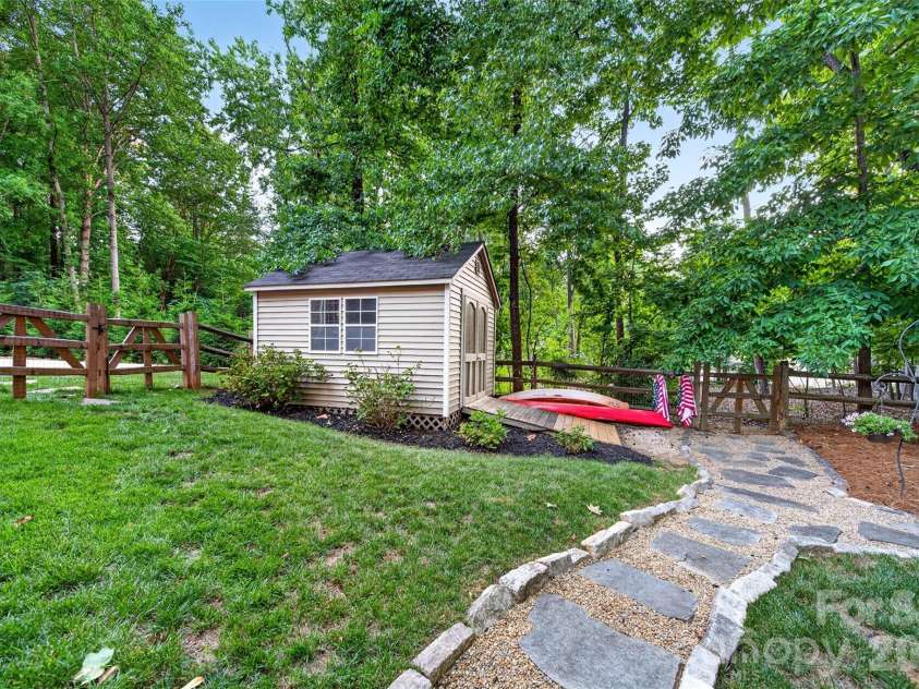 134 Waterford Drive, Mooresville, NC 28117.  MLS# CAR4389381, YatesRealty ID 34552. 