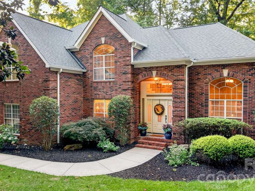 134 Waterford Drive, Mooresville, NC 28117.  MLS# CAR4389381, YatesRealty ID 34552. Welcome Home to the Cozy Cove