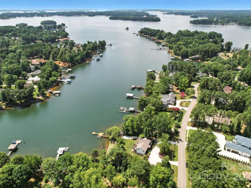 215 Barber Loop, Mooresville, NC 28117.  MLS# CAR4282282, YatesRealty ID 34552. 