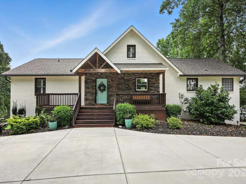 215 Barber Loop, Mooresville, NC 28117.  MLS# CAR4282282, YatesRealty ID 34552. 