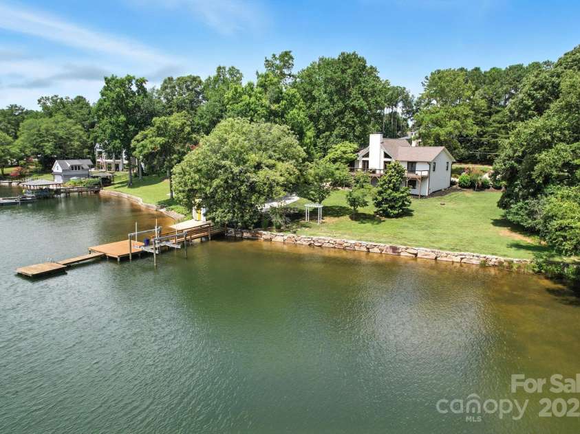 215 Barber Loop, Mooresville, NC 28117.  MLS# CAR4282282, YatesRealty ID 34552. 