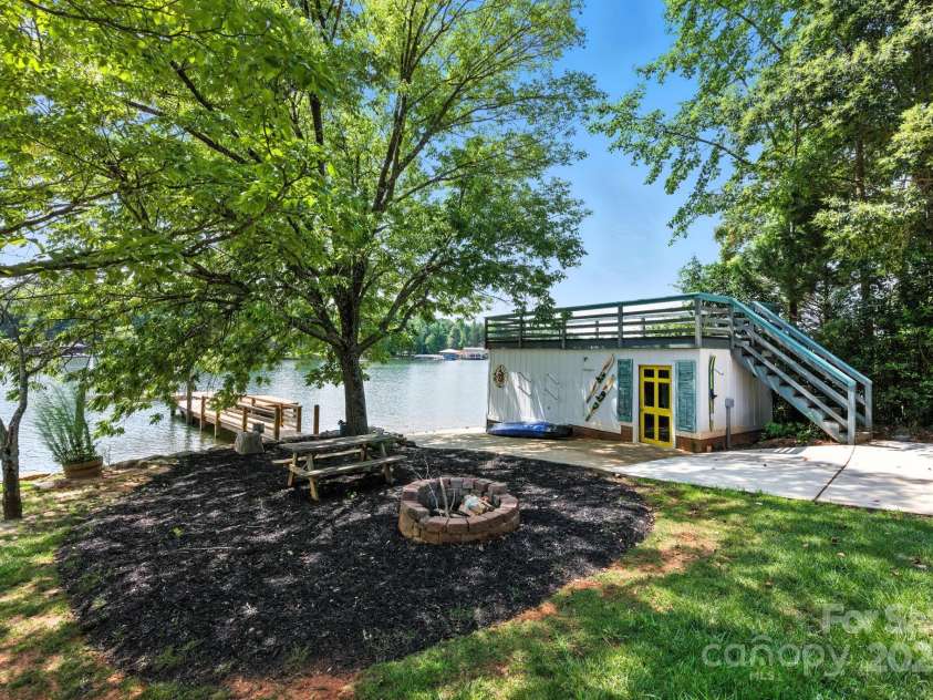215 Barber Loop, Mooresville, NC 28117.  MLS# CAR4282282, YatesRealty ID 34552. 