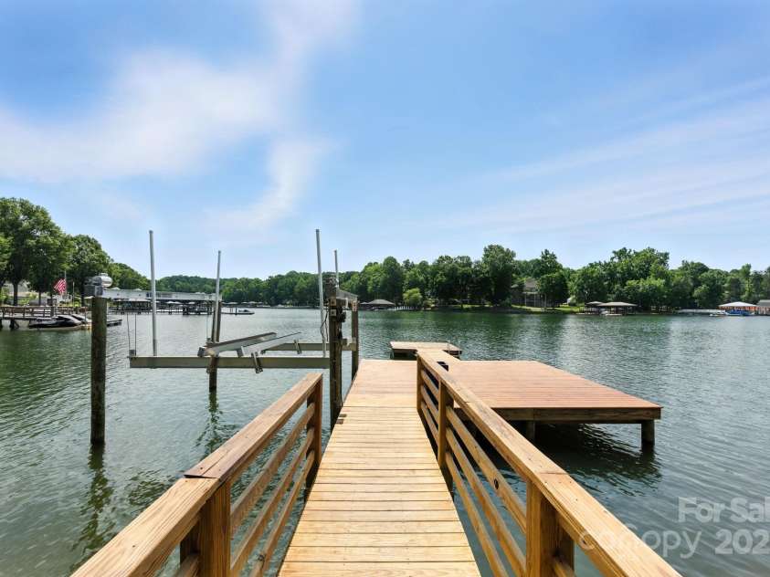 215 Barber Loop, Mooresville, NC 28117.  MLS# CAR4282282, YatesRealty ID 34552. 