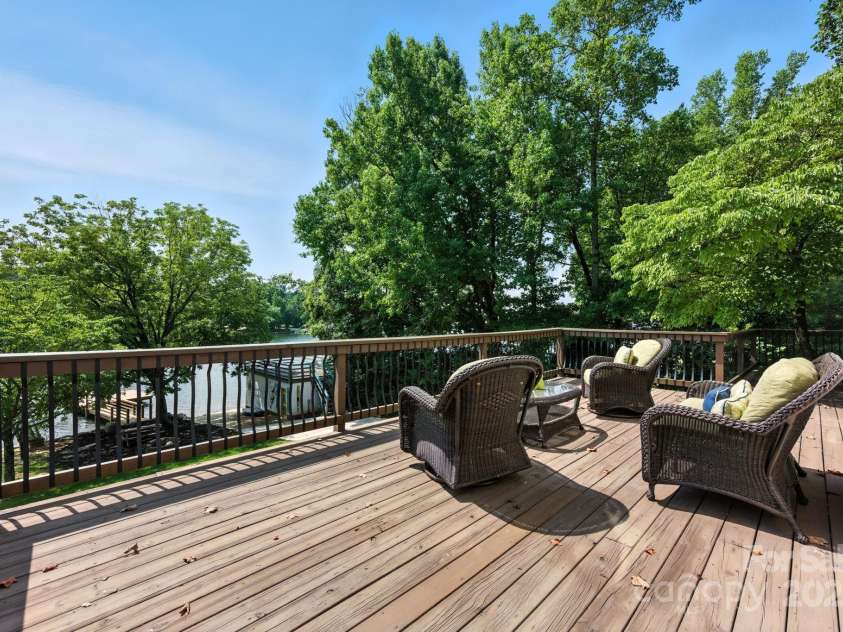 215 Barber Loop, Mooresville, NC 28117.  MLS# CAR4282282, YatesRealty ID 34552. 