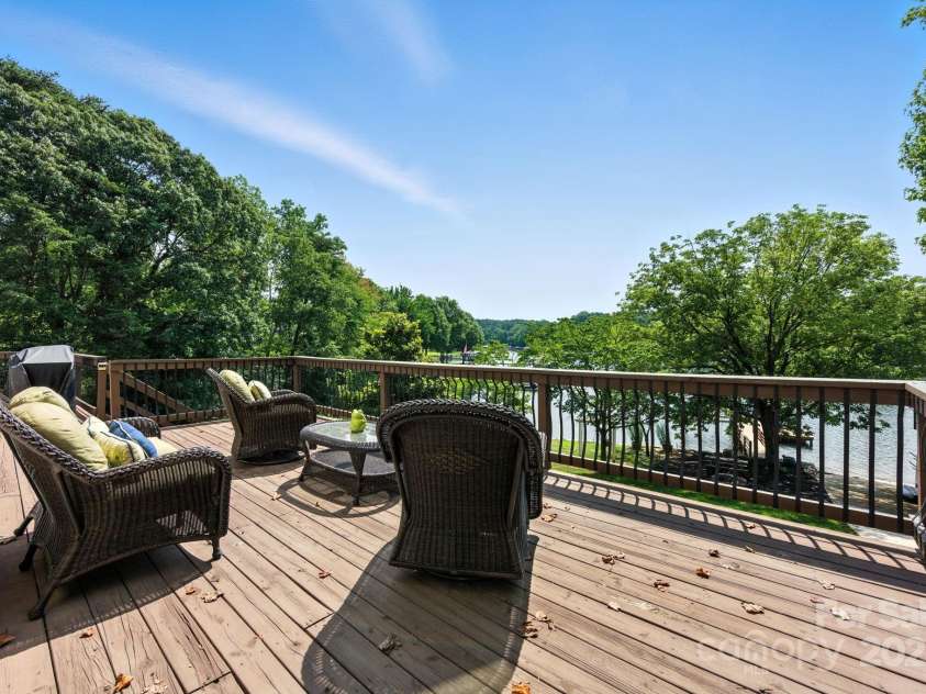 215 Barber Loop, Mooresville, NC 28117.  MLS# CAR4282282, YatesRealty ID 34552. 