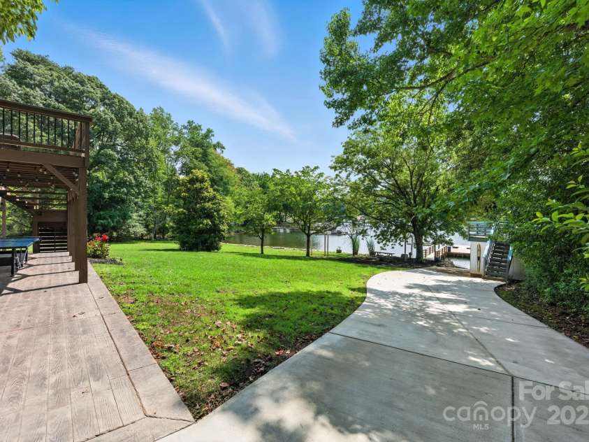 215 Barber Loop, Mooresville, NC 28117.  MLS# CAR4282282, YatesRealty ID 34552. 