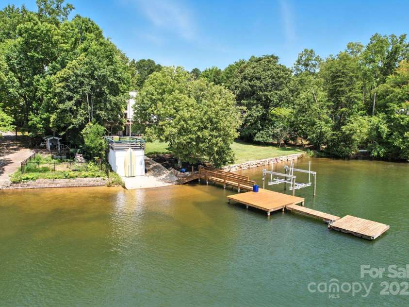 215 Barber Loop, Mooresville, NC 28117.  MLS# CAR4282282, YatesRealty ID 34552. 