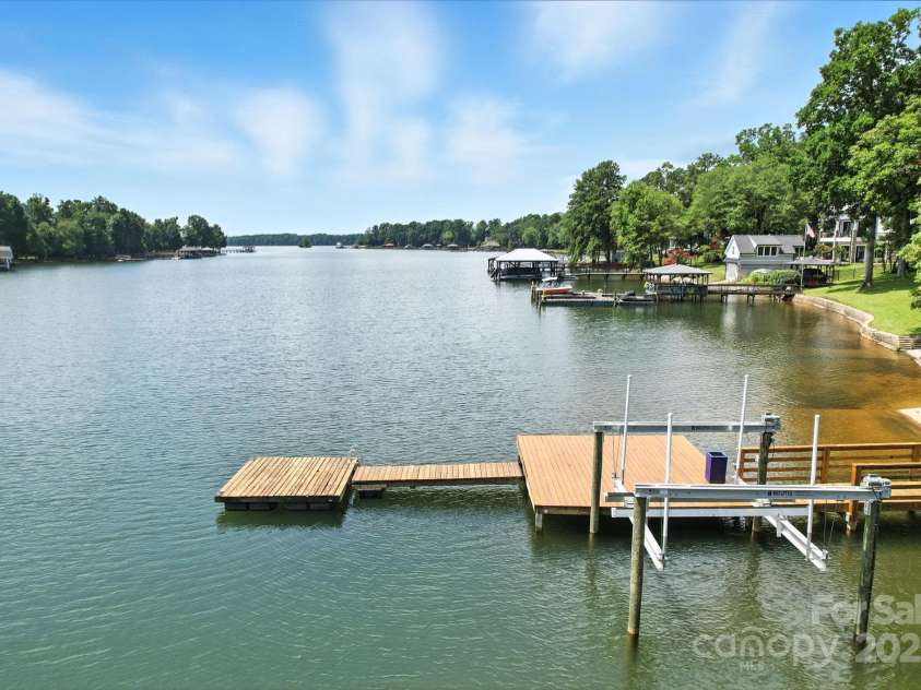 215 Barber Loop, Mooresville, NC 28117.  MLS# CAR4282282, YatesRealty ID 34552. 